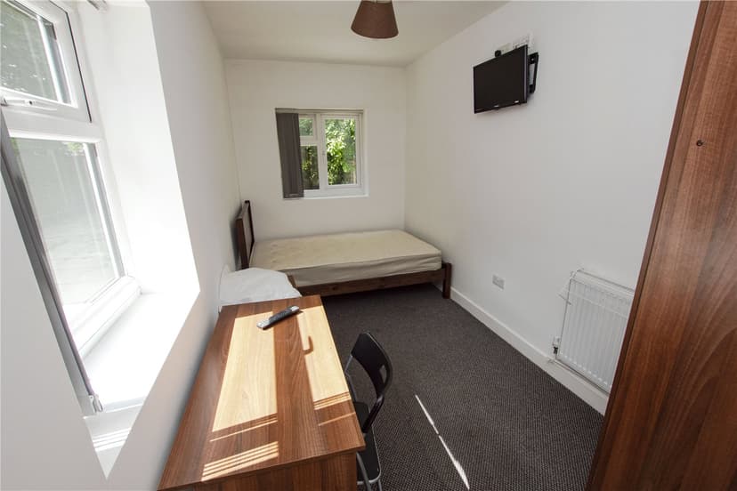 200, Hubert Road - Image 5