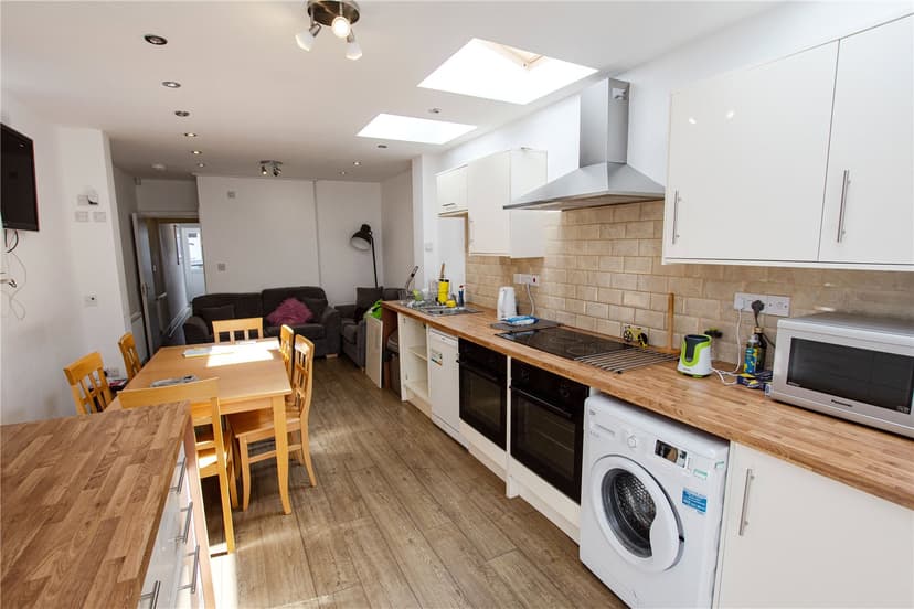 200, Hubert Road - Image 2