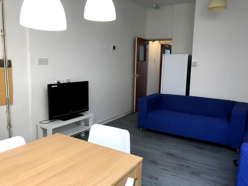 Alton Road - Image 12