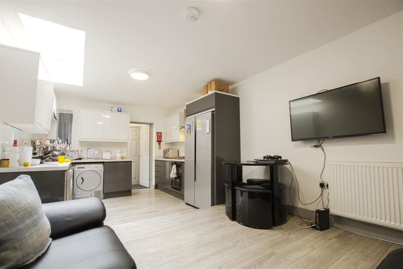 |., Hubert Road - Image 9