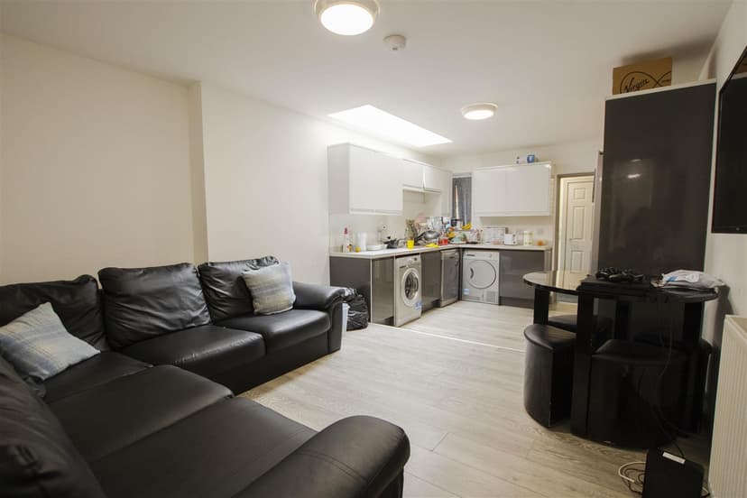 |., Hubert Road - Image 8