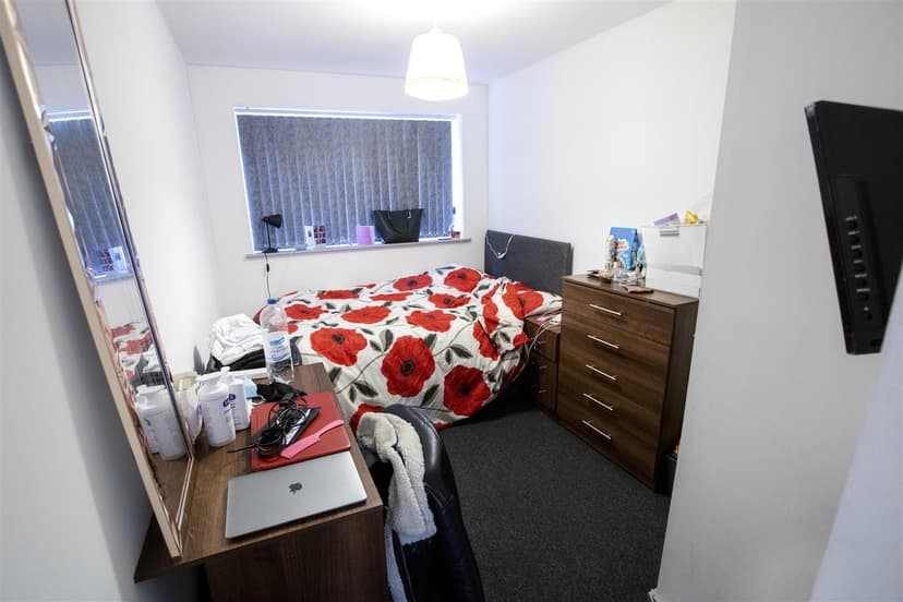 |., Hubert Road - Image 7