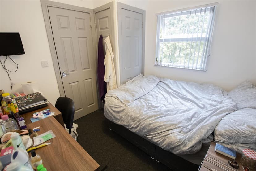 |., Hubert Road - Image 6