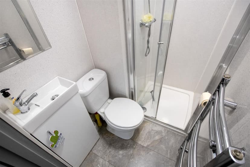 |., Hubert Road - Image 5