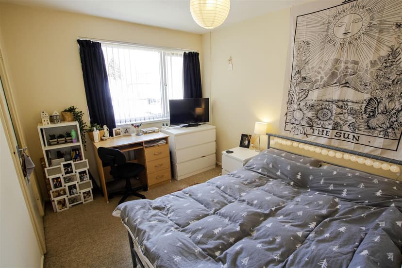 Sir Harrys Road - Image 9