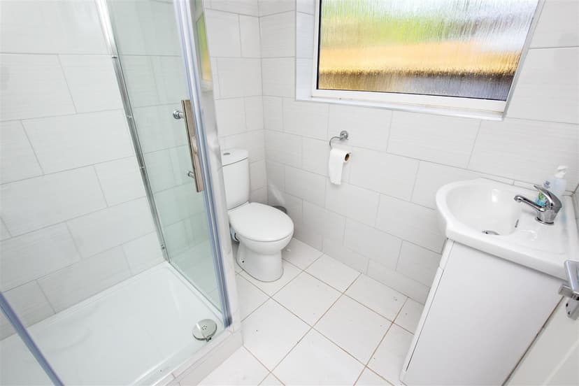 32, Lottie Road - Image 2