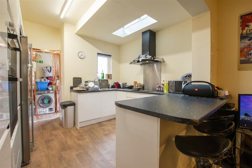 228, Hubert Road - Image 14