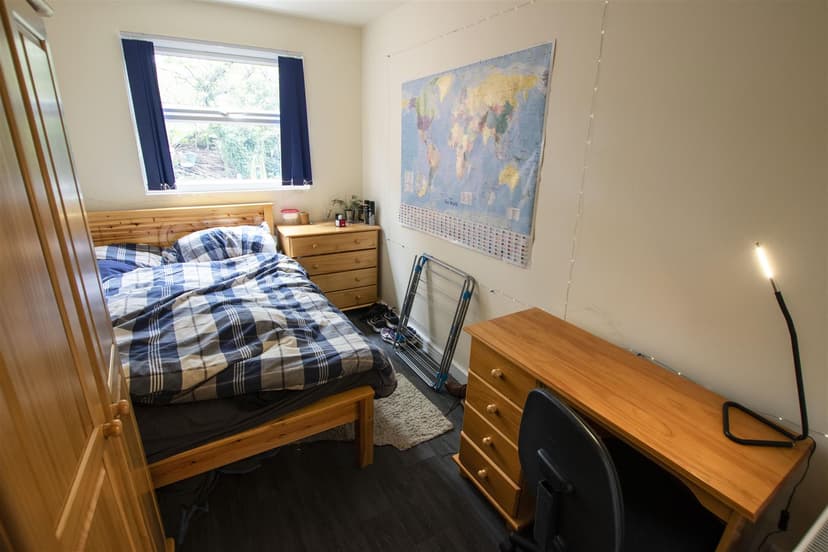 228, Hubert Road - Image 12