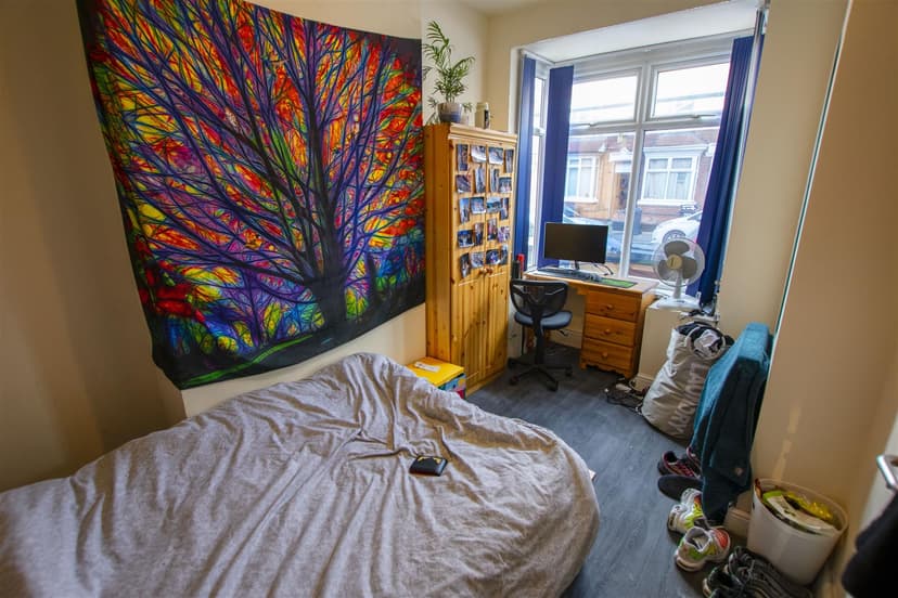 228, Hubert Road - Image 11