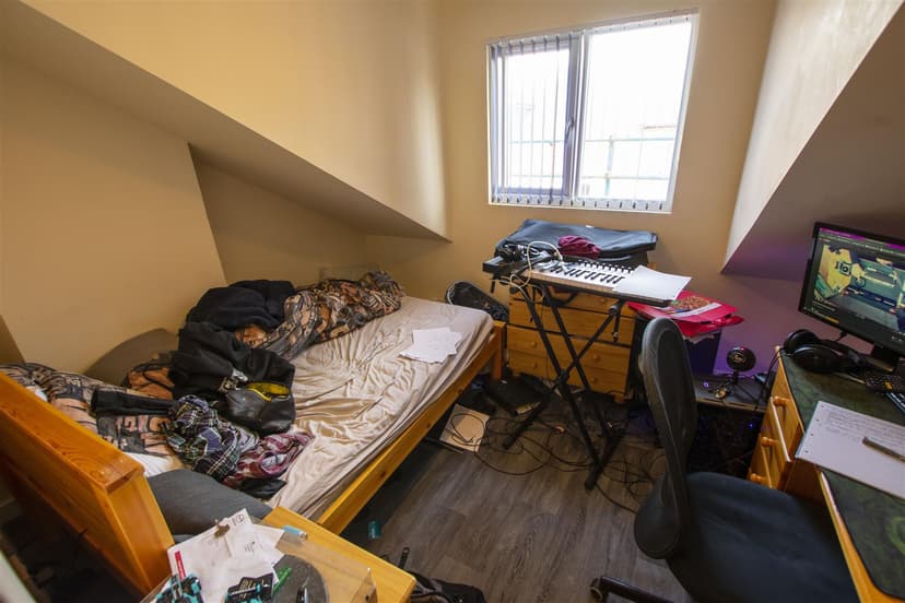 228, Hubert Road - Image 8