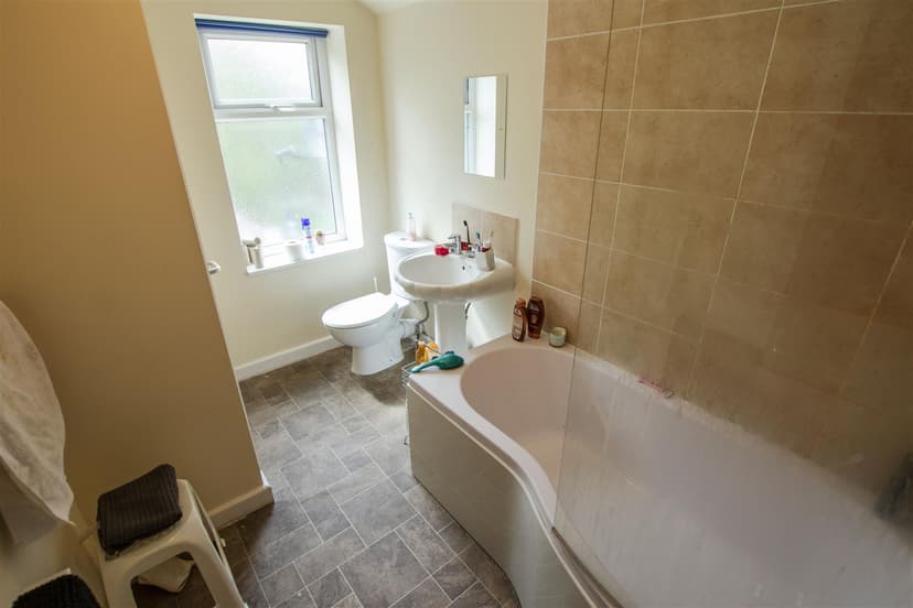 228, Hubert Road - Image 5