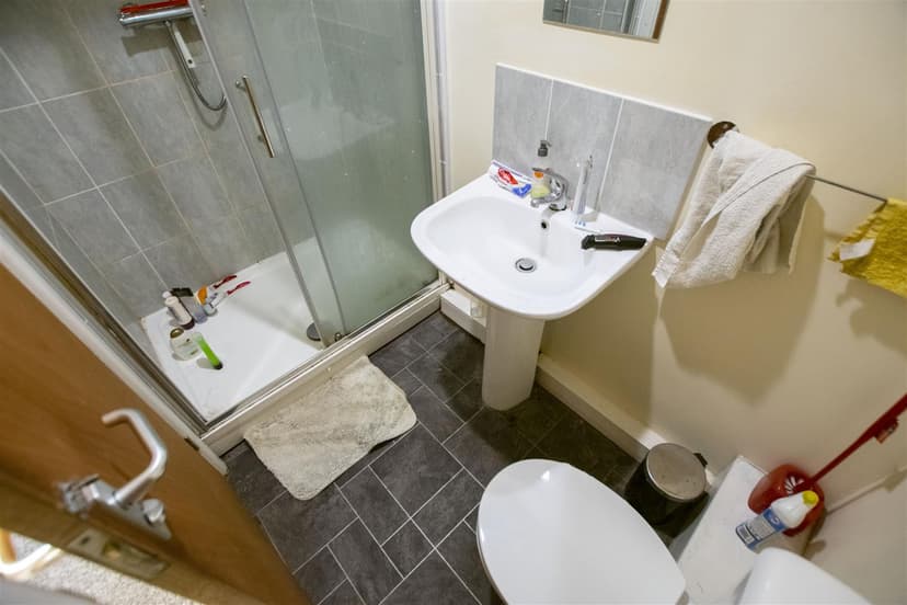 228, Hubert Road - Image 4