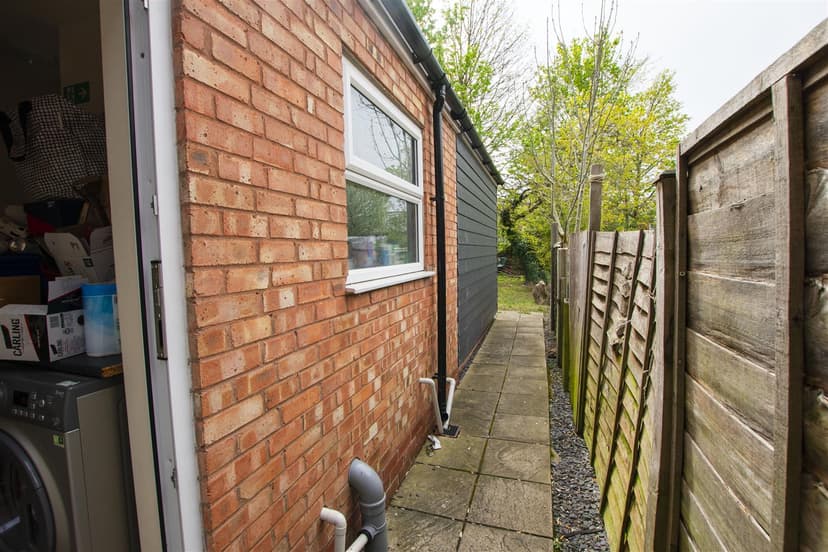 228, Hubert Road - Image 3