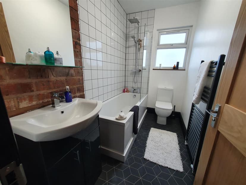 2, Eldon Road - Image 4