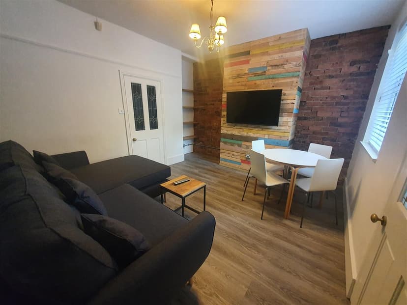 4, Reservoir Retreat - Image 12