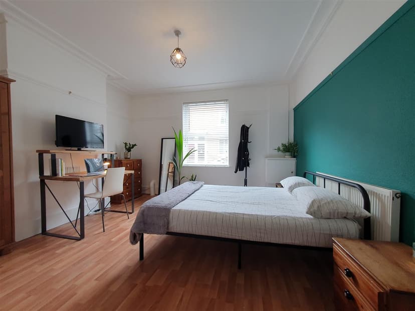 4, Reservoir Retreat - Image 9