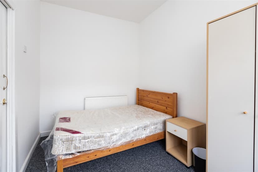 82, Dale Road - Image 2