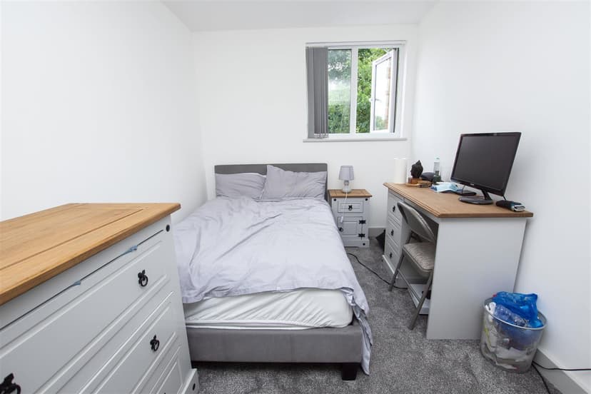 108, Raddlebarn Road - Image 9