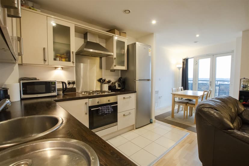 Apartment 1213, Masshouse Plaza - Image 5