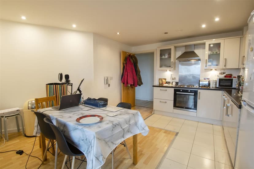 Apartment 1113, Masshouse Plaza - Image 4