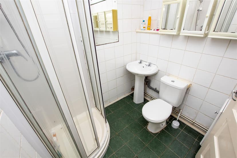 17, Quinton Road - Image 2