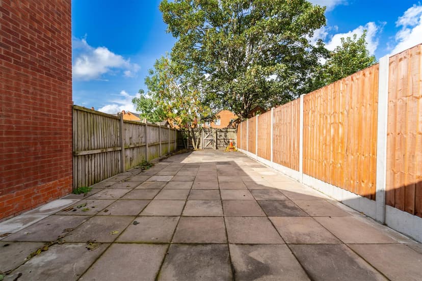 27, Cannon Hill Road - Image 2