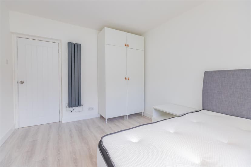 73, Gibbins Road - Image 2