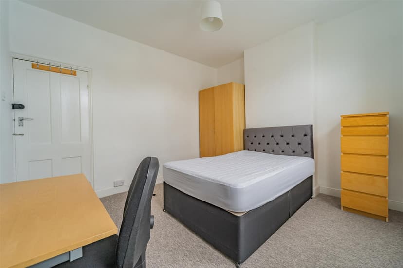 143, Warwards Lane - Image 7