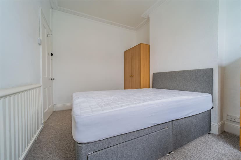 143, Warwards Lane - Image 2