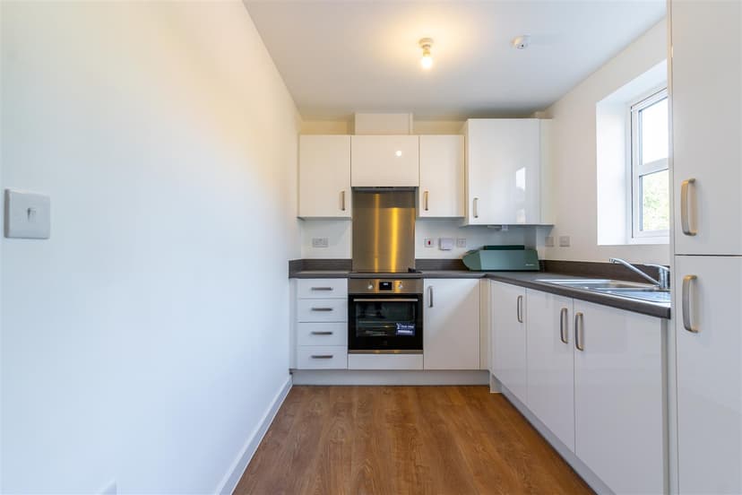 Flat 3, Heroes Drive - Image 8