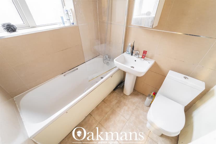 16, East Drive - Image 12