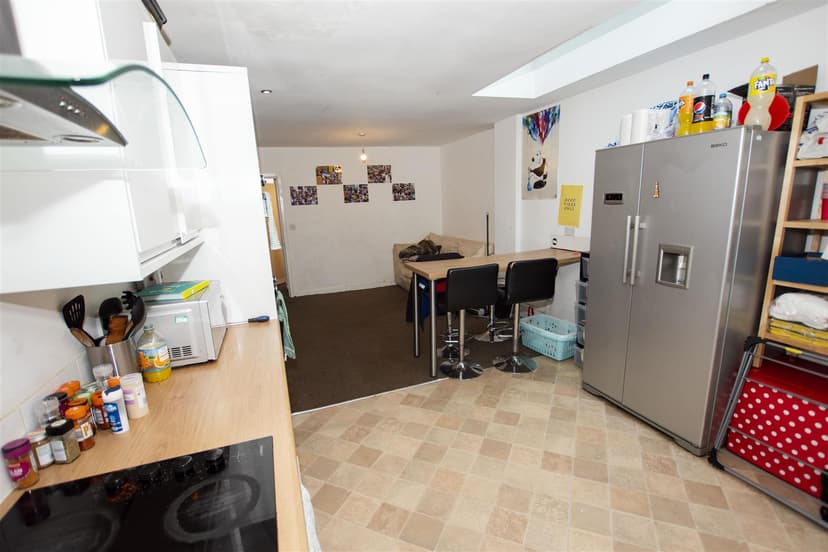 140, Hubert Road - Image 14