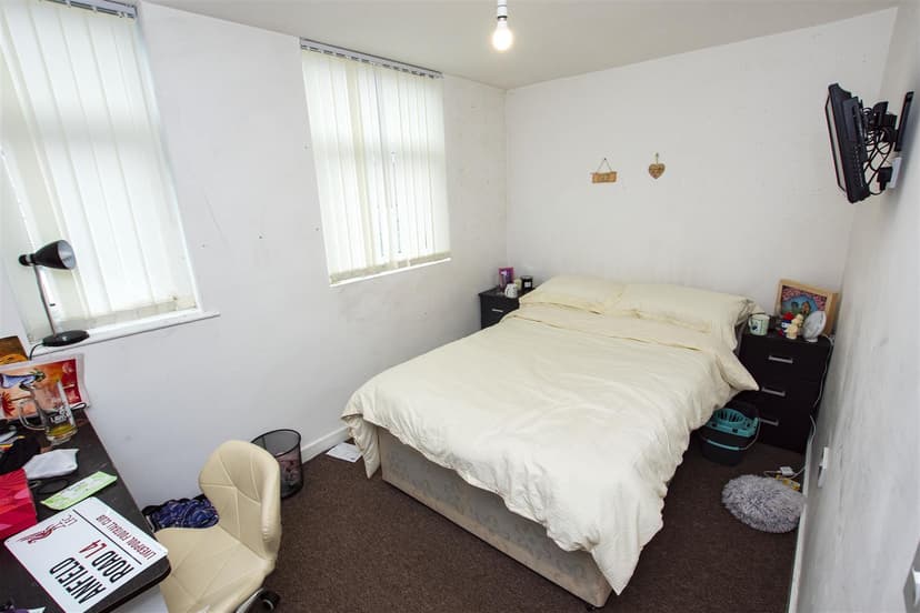 140, Hubert Road - Image 9