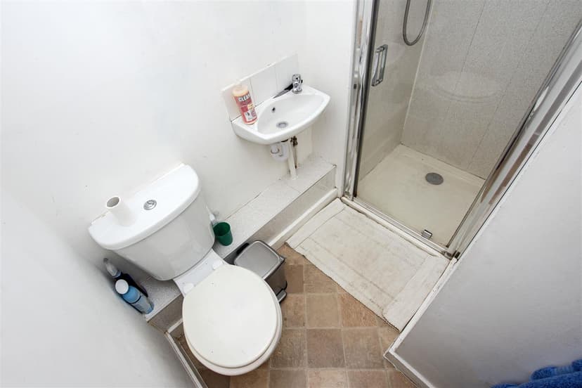 140, Hubert Road - Image 4