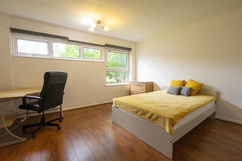 11, Shepherds Gardens - Image 9