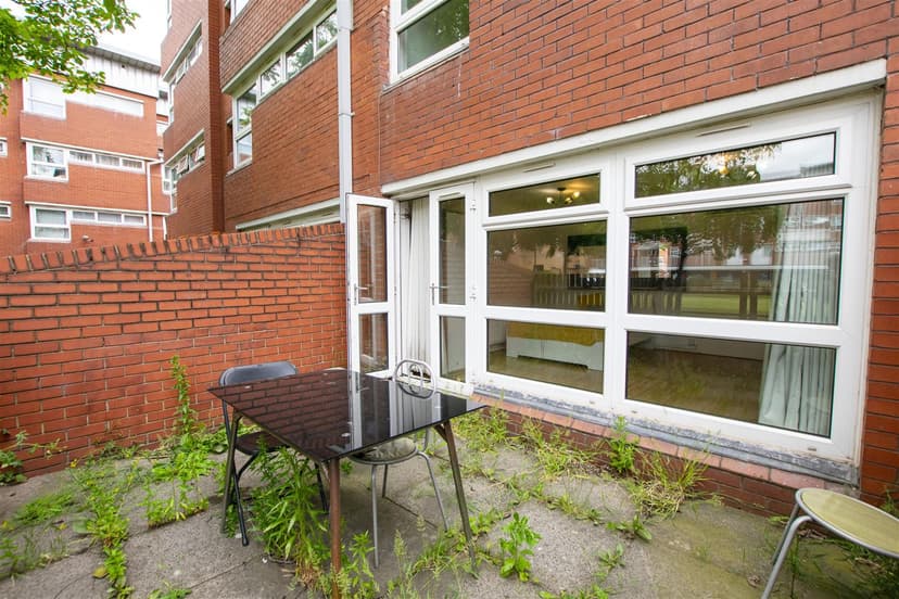 11, Shepherds Gardens - Image 1