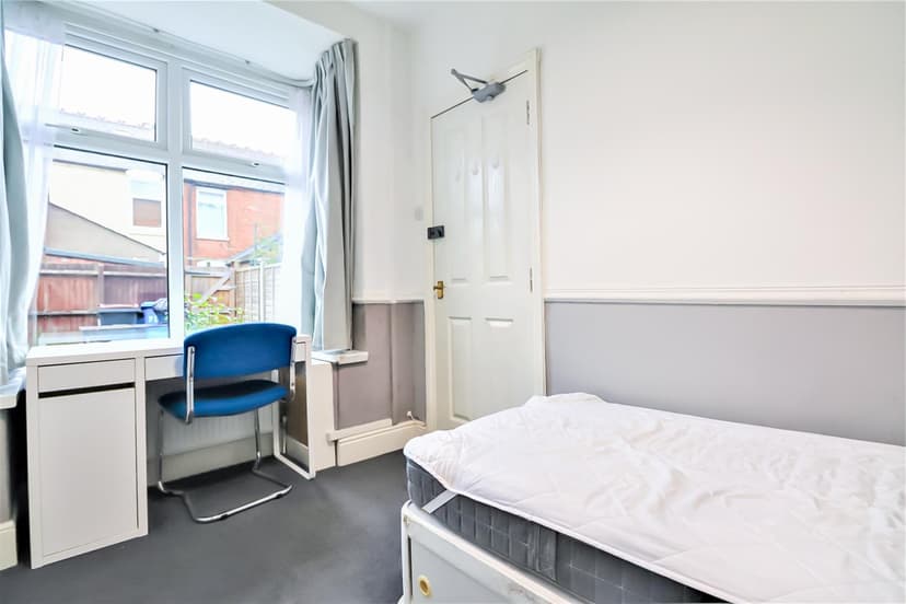 4, The Limes, Daisy Road - Image 4