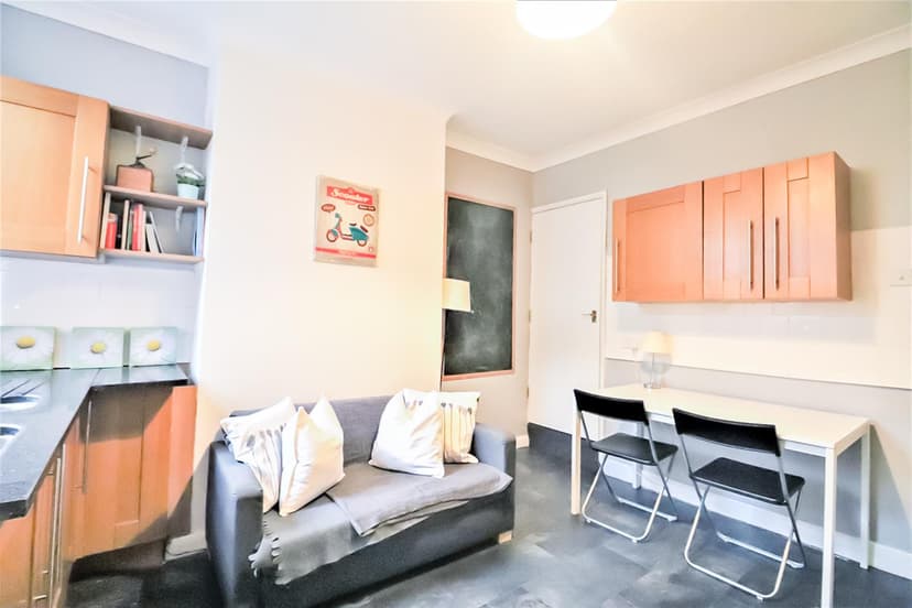 4, The Limes, Daisy Road - Image 3