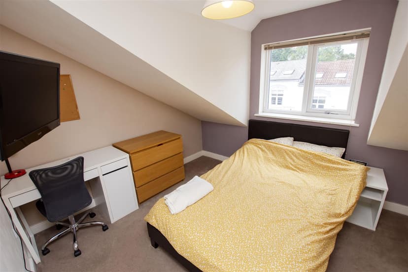 235, Hubert Road - Image 10