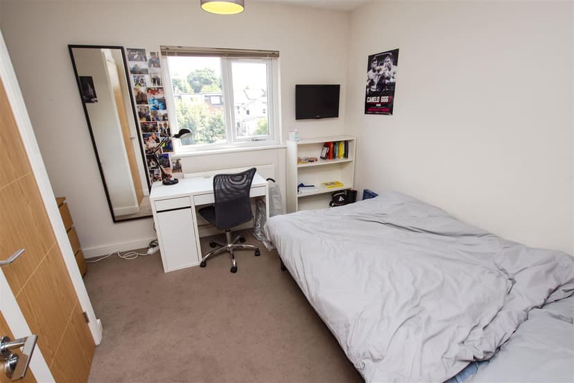 235, Hubert Road - Image 1