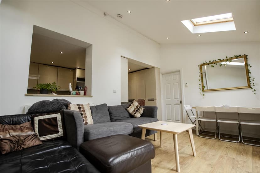 79, Harrow Road - Image 18