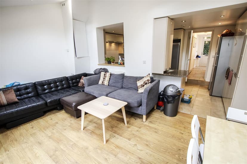 79, Harrow Road - Image 16