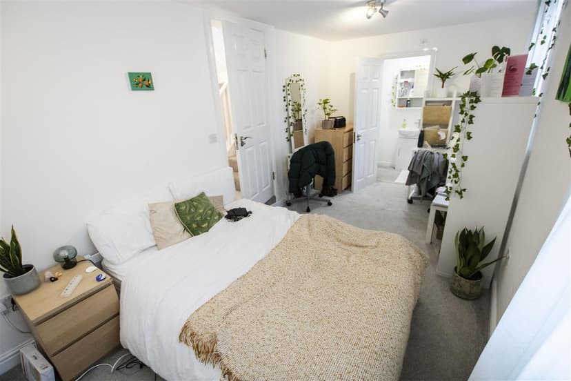 79, Harrow Road - Image 12