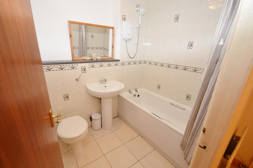 7 Jacoby Place, Priory Road - Image 4