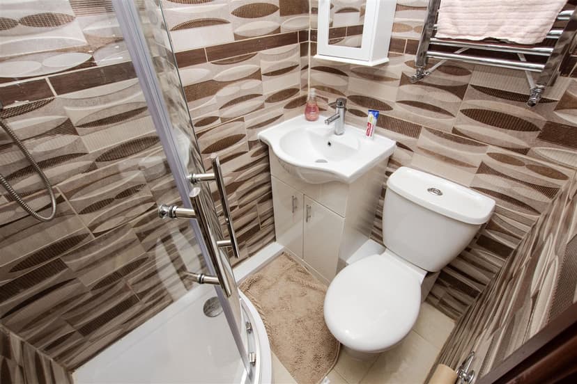 10, Holly Grove, Hubert Road - Image 5