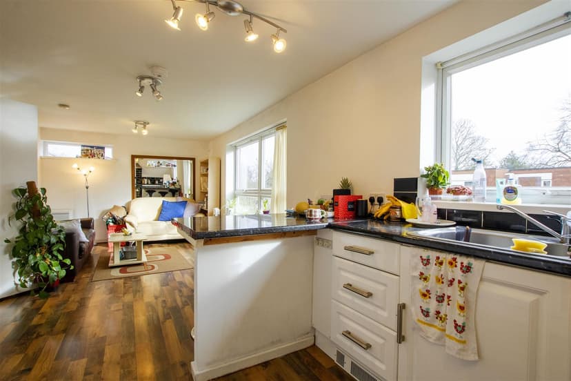 Flat 17, Edencroft, Wheeleys Road - Image 4