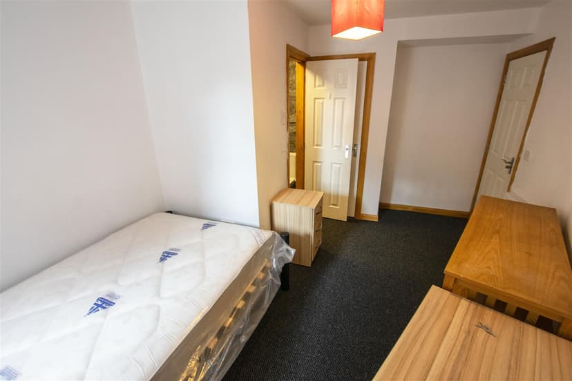 88, Raddlebarn Road - Image 10