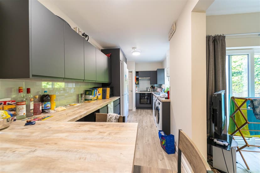 6A, Coronation Road - Image 24