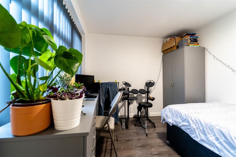 42, Roman Way - Image 17