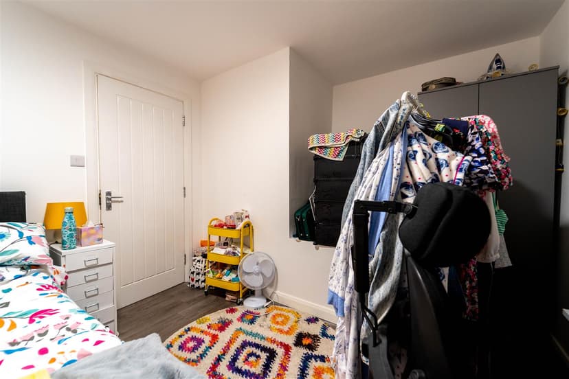 42, Roman Way - Image 14